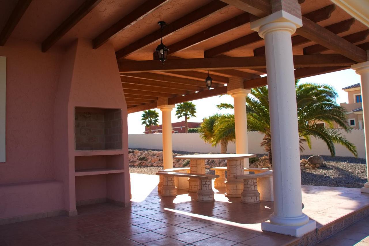 Villa Aljambra อัลบ็อกซ์ ภายนอก รูปภาพ